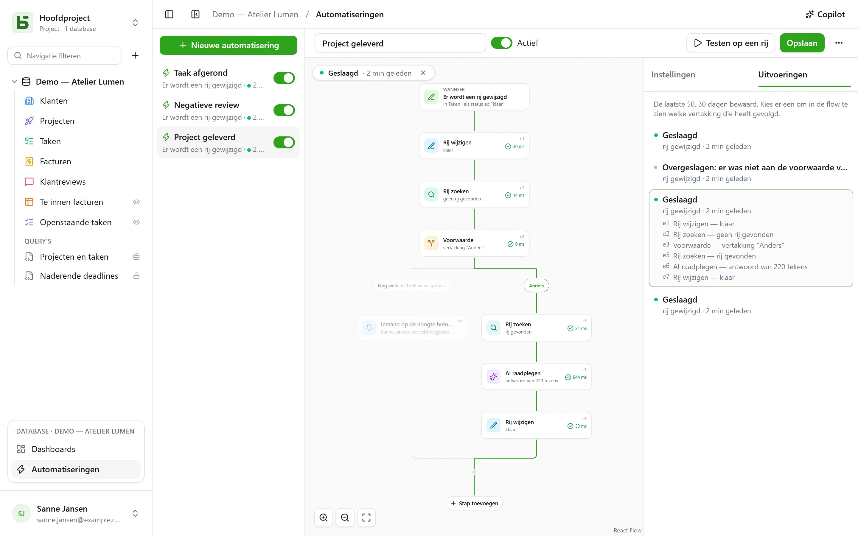 basedb — automatiseringen: Als een taak klaar is, wordt gezocht wat er van het project overblijft; als er niets meer over is, schrijft de AI het afrondingsbericht en gaat het project naar “Livré”. Elke uitvoering lees je stap voor stap terug in de flow.