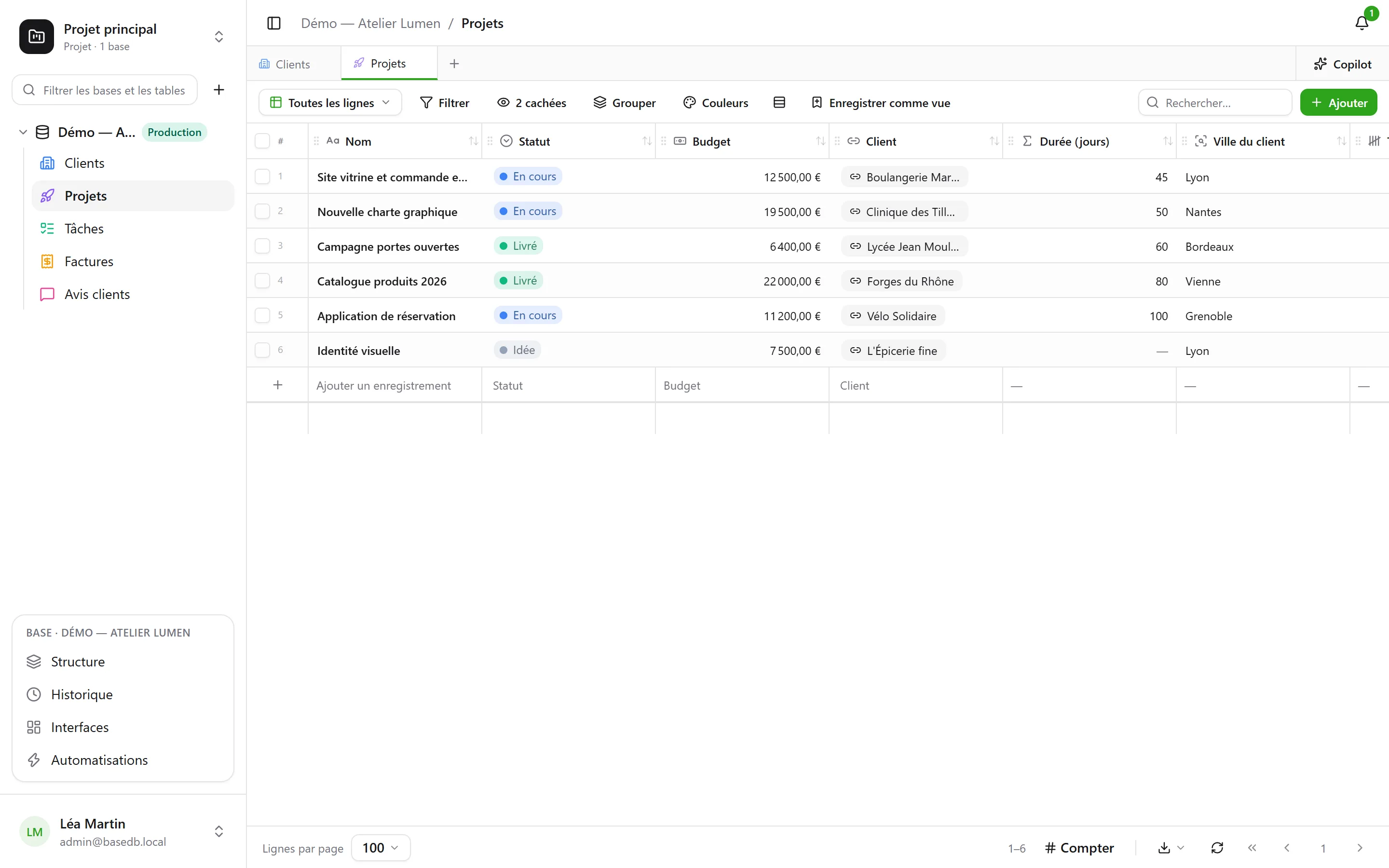basedb — grille : Une grille qui écrit dans une vraie table — et des champs calculés : une durée par formule, la ville du client par recherche, le nombre de tâches par décompte.